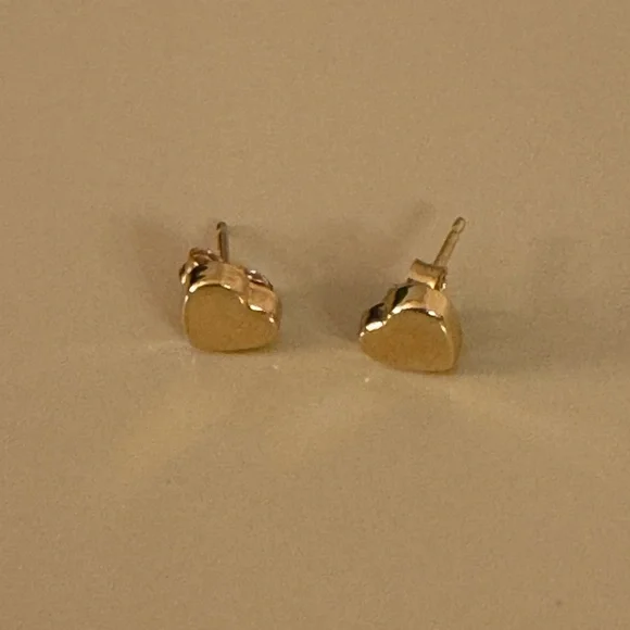 Solid 14k heart studs - Picture 2 of 4